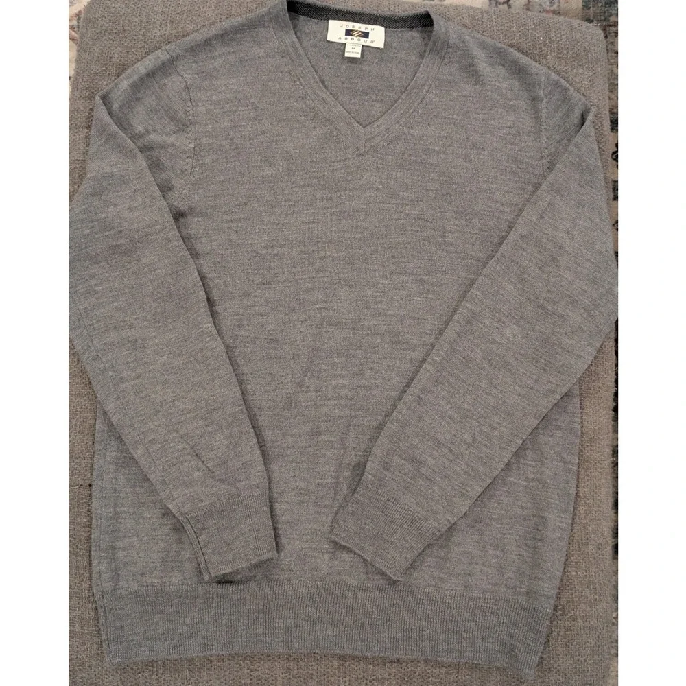 Joseph Abboud 100% Merino Wool Mens Grey V-Neck Sweater Modern Fit Size M